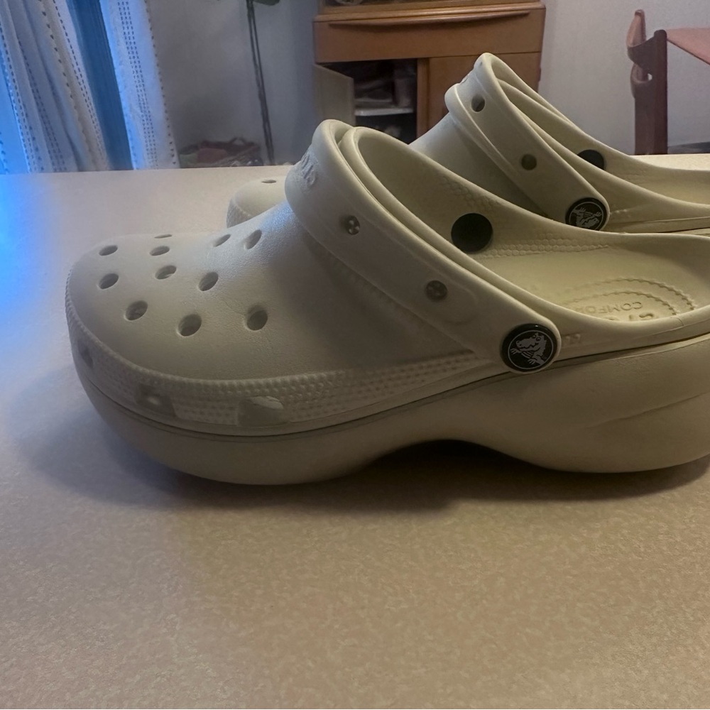 Women’s platform crocs